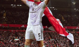 曼联续约马奎尔谈判细节揭秘！拉爵欲8万周薪签1年，马队降薪有底线