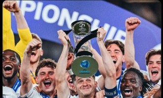 决赛MVP+作为队长捧杯！曼城官方祝贺麦卡蒂随英格兰欧青赛夺冠