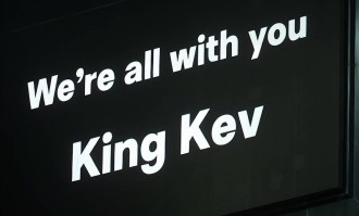 国王凯文激励喜鹊！纽卡斯尔补时绝杀4-3惊天逆转利兹联